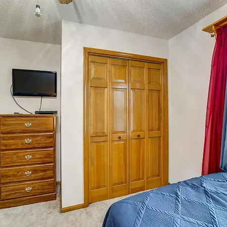 Villa Waterfront Grove Retreat With Kayaks And Boat Dock!